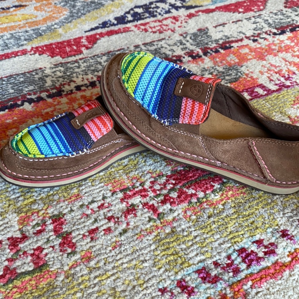 Arias slip on